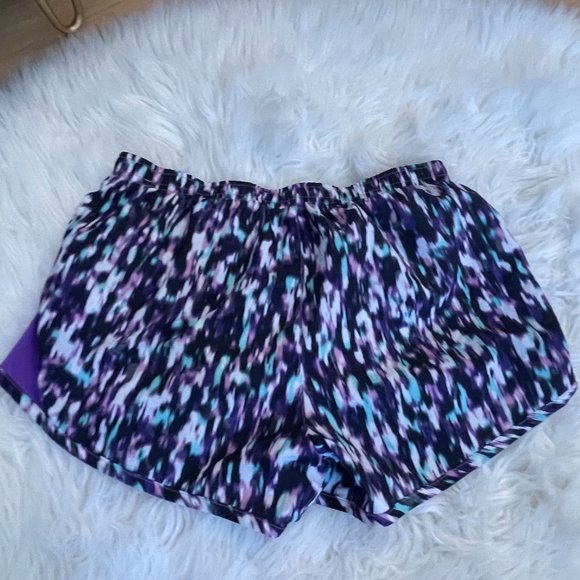 NWOT Nike Women's Dri-Fit‎ Tempo Running Shorts, Size Small - Picture 2 of 4